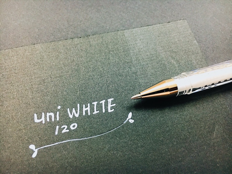 Uni UM-120 白色牛奶筆書寫效果展示