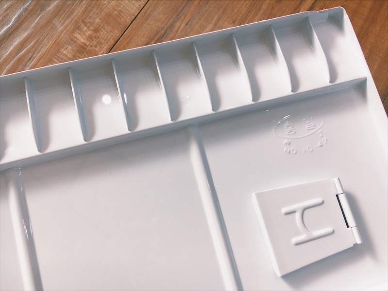 調色盤折疊與外觀質感展示