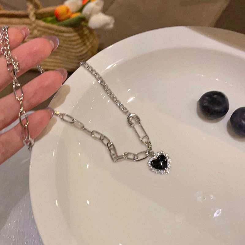 Collana con ciondolo a forma di spilla Black Love con strass pieni, moda retrò, catena per clavicola_voghion.com