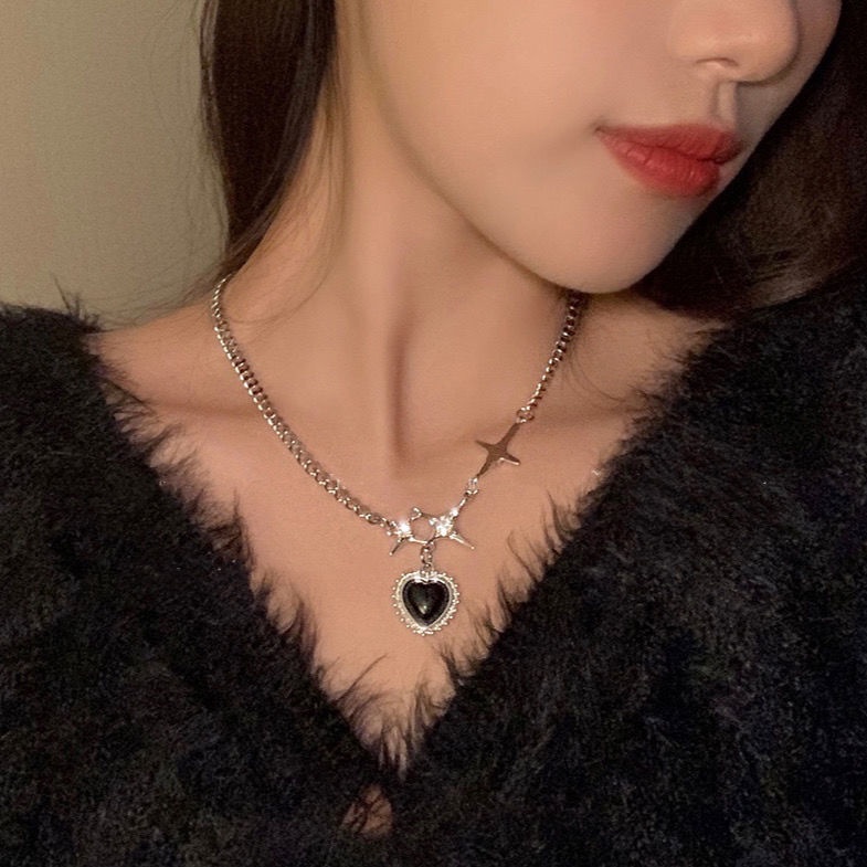 Collana con ciondolo a forma di cuore nero, punk, con strass lucidi, a forma di stella, a catena asimmetrica, per donne, con catena al collo_voghion.com