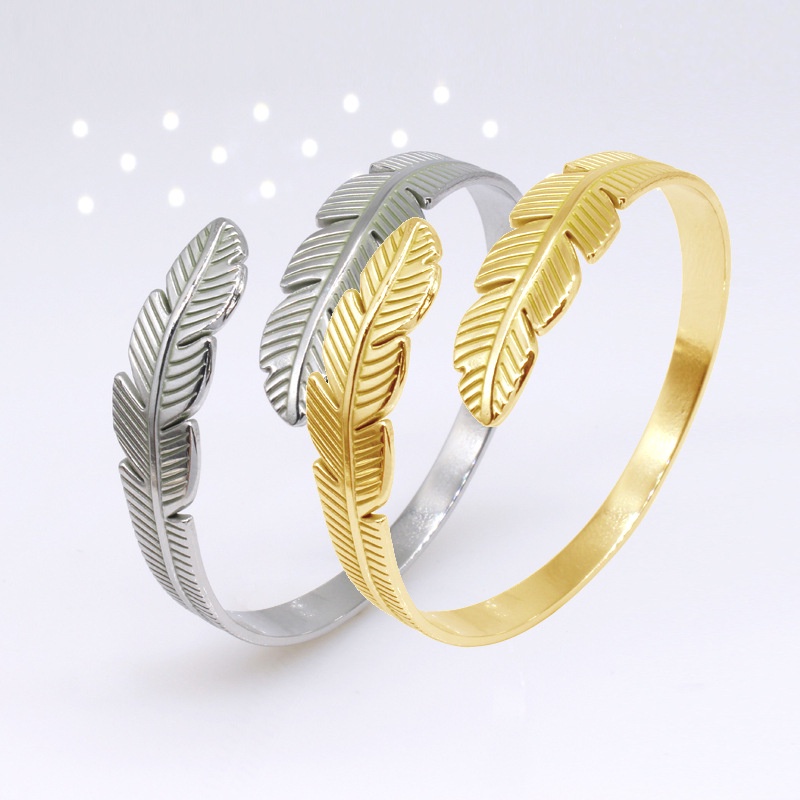 Åben armring med fjer i rustfrit stål til dame og herre_voghion.com