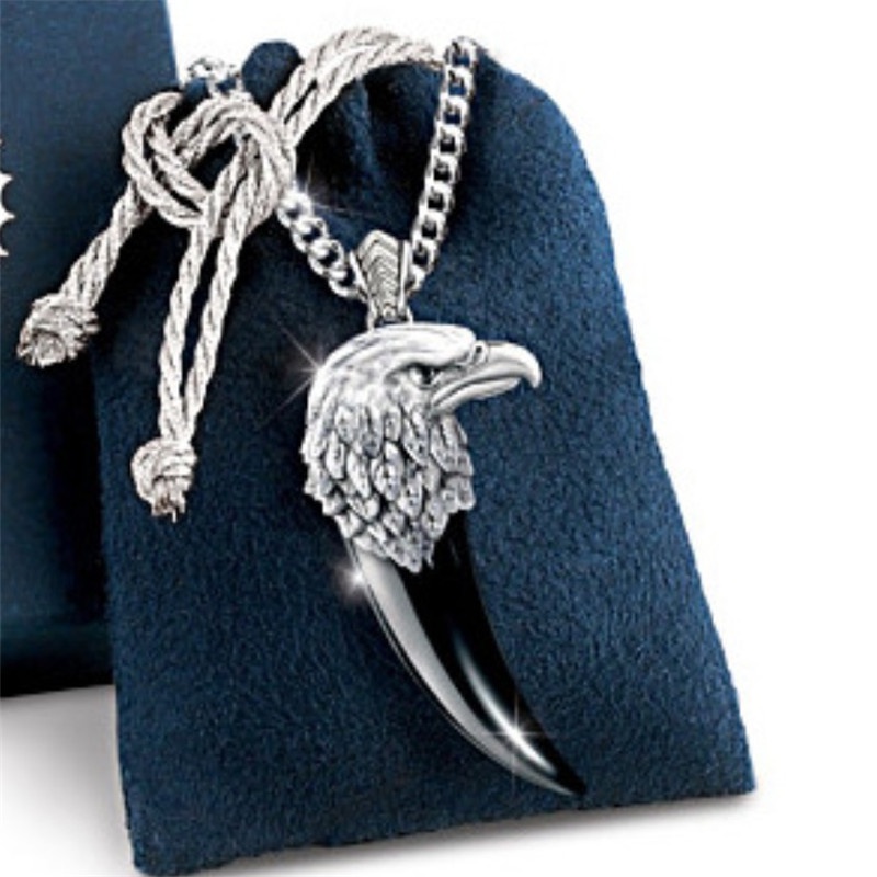 Collana con ciondolo con testa d'aquila volante da uomo in onice nero con artiglio d'aquila_voghion.com