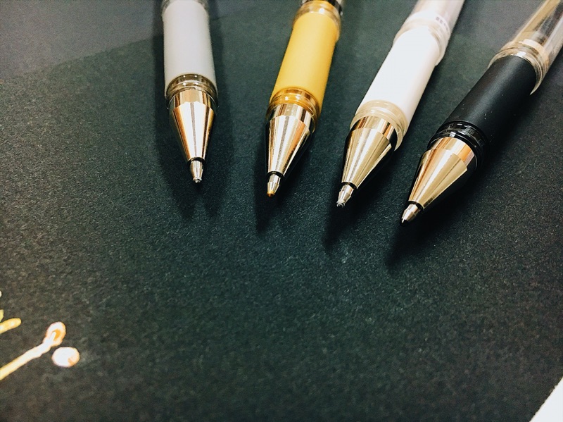 Uni UM-153 顏色書寫展示