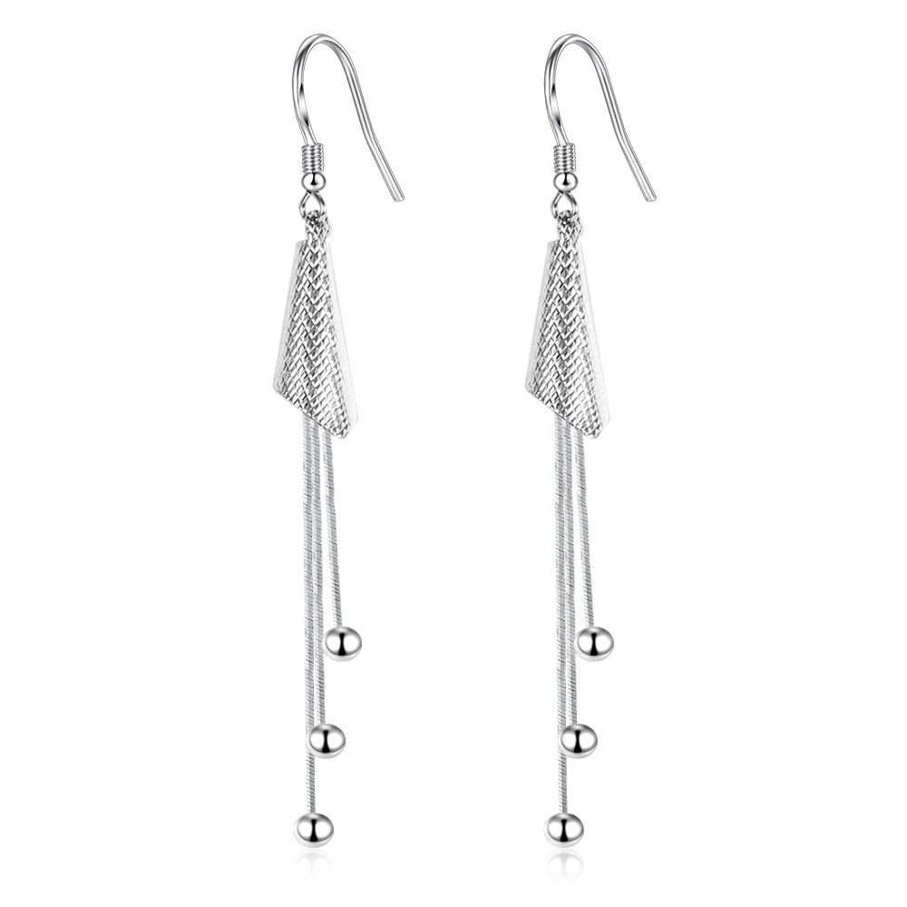 Orecchini pendenti geometrici con lunghe nappe stile elegante_voghion.com