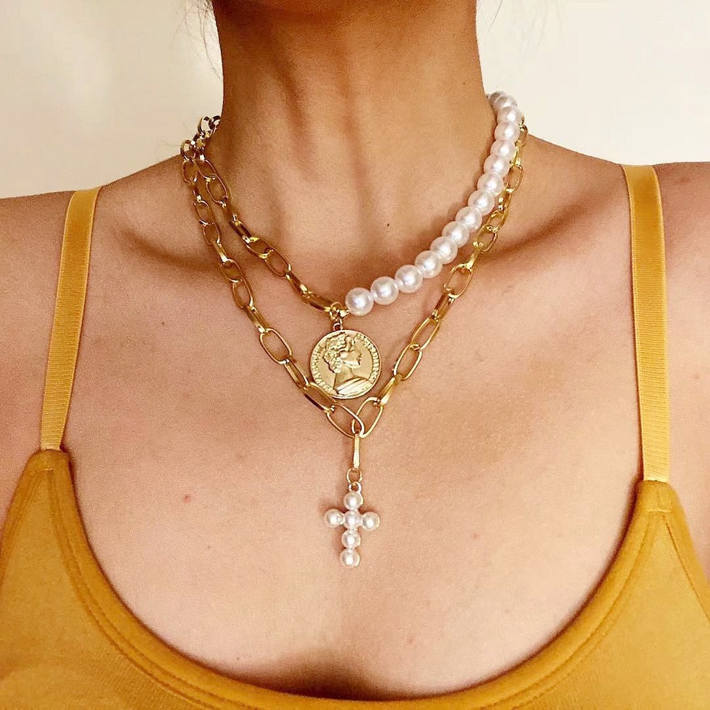Collana multistrato con ciondolo a croce moneta e perla donna_voghion.com