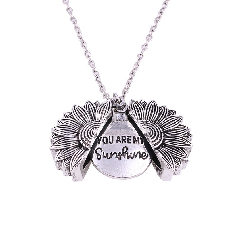 Colar com pingente de medalhão girassol you are my sunshine boho_voghion.com