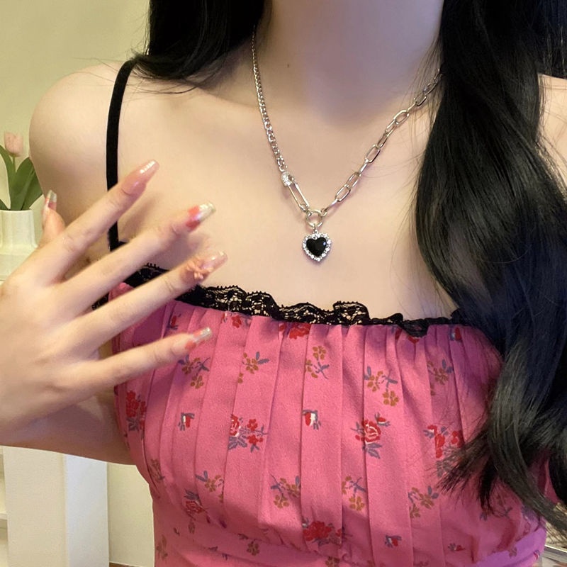 Collana con ciondolo a forma di spilla Black Love con strass pieni, moda retrò, catena per clavicola_voghion.com