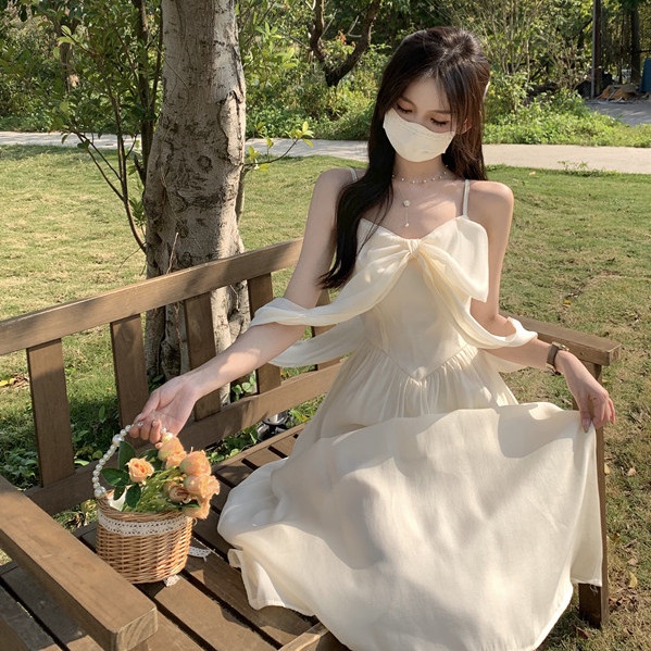 海邊洋裝 度假洋裝 白色連身裙 白色裙子 白色小禮服 超仙吊帶洋裝女夏季2023新款溫柔別緻蝴蝶結純欲風仙女長裙ins