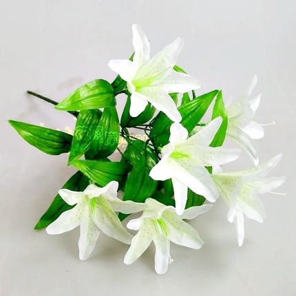 7頭白色百合,花束價格不含金盆.金盆需另外購買