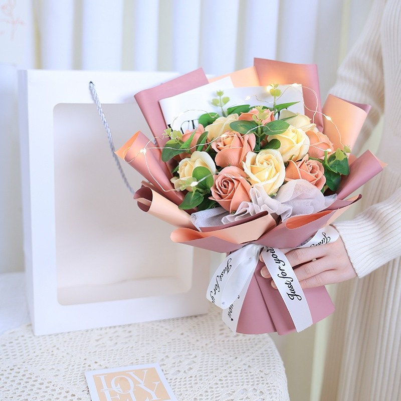 11朵玫瑰(輕奢藕粉包裝),(贈送提袋).可至加購區挑選其他配件