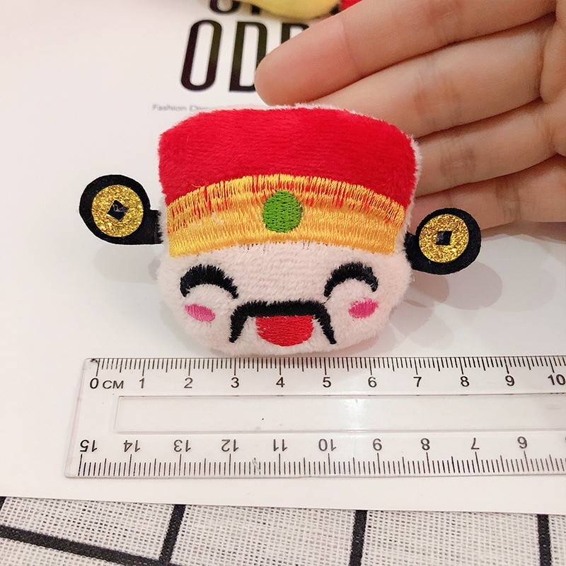 新年刺繡胸針❰財神爺❱,價錢為1個的價格