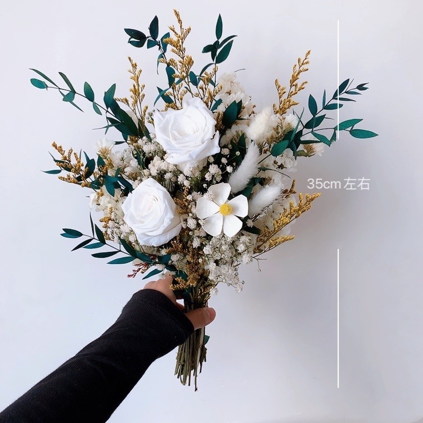 (白色)永生玫瑰尖葉尤加利,(裸花束)不含花器.加購區可選購花器