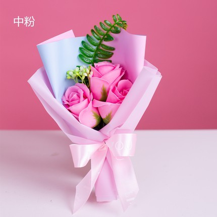 三朵中粉玫瑰