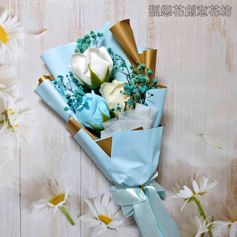3朵香檳藍玫瑰(混搭),提袋等其他配件商品可至加購區挑選