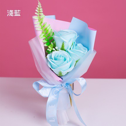 三朵淺藍玫瑰