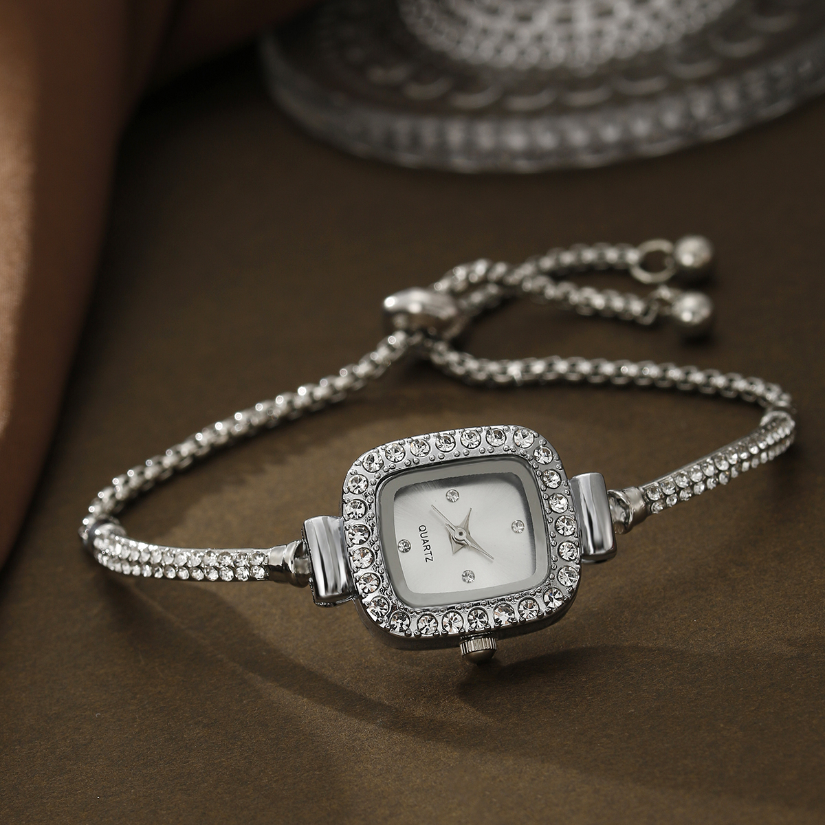1 Thin Chain Girls' Square Watch British Style Quartz Watch