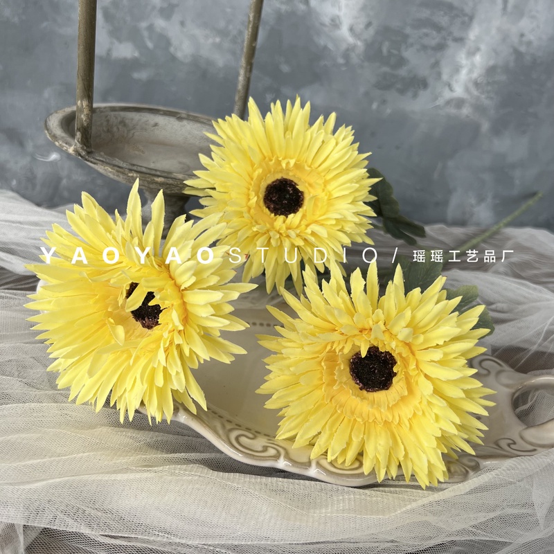 3頭長枝荷蘭羽毛太陽花(黃色),價錢為1枝的價格