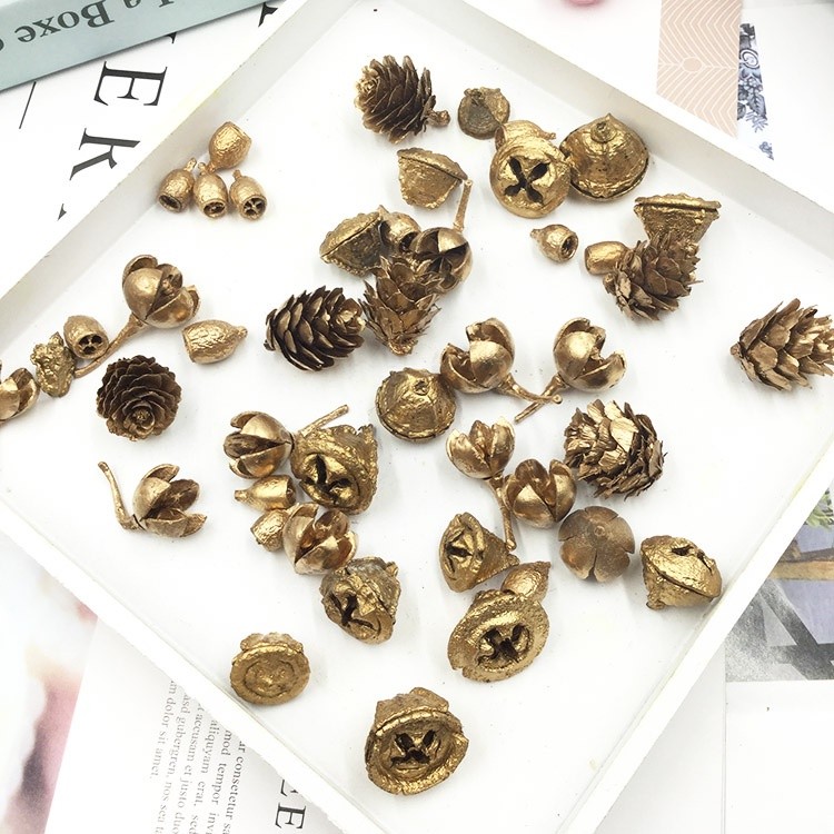 台灣現貨【金銀仿真果實葉材】金色銀色果實松果藤蔓素材 花藝材料盆栽佈置 聖誕新年節慶櫥窗 聖誕佈置
