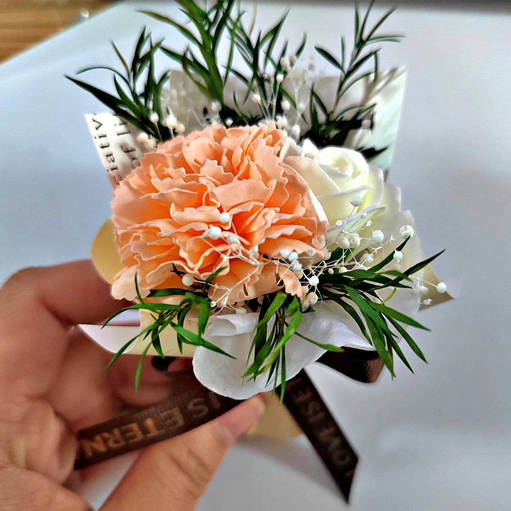 (迷你香皂花)香檳康乃馨/白玫瑰,純花束（無玻璃罩／無燈串）