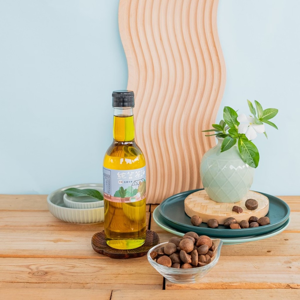 金弘麻油花生行 冷壓純苦茶油 苦茶油 茶籽油 300ml 600ml 玻璃瓶 生飲 涼拌 全素可食｜繁華中西藥局｜