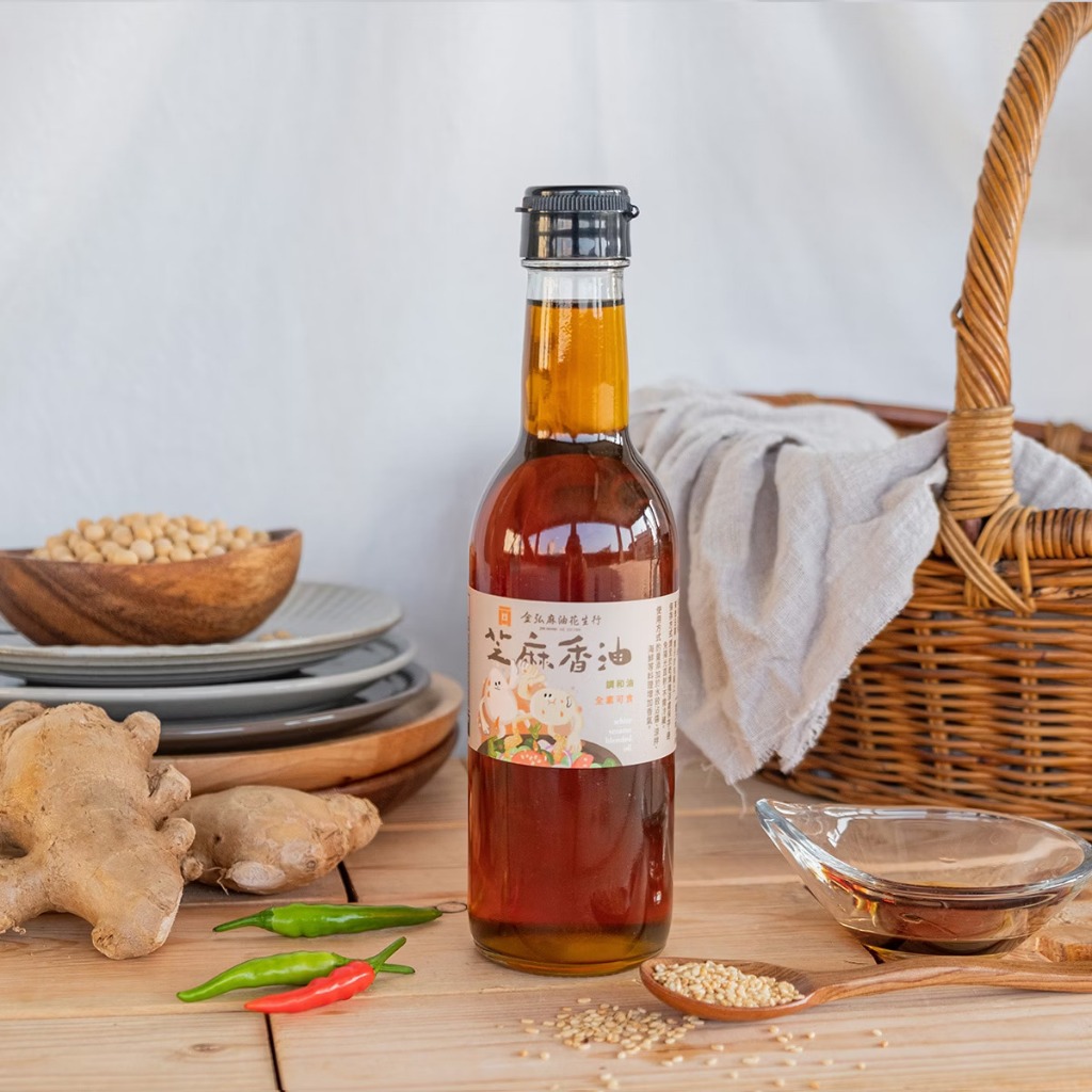 金弘麻油花生行 特級 冷壓芝麻香油 芝麻香油 300ml 600ml 玻璃瓶 涼拌 日常料理 全素可食｜繁華中西藥局｜
