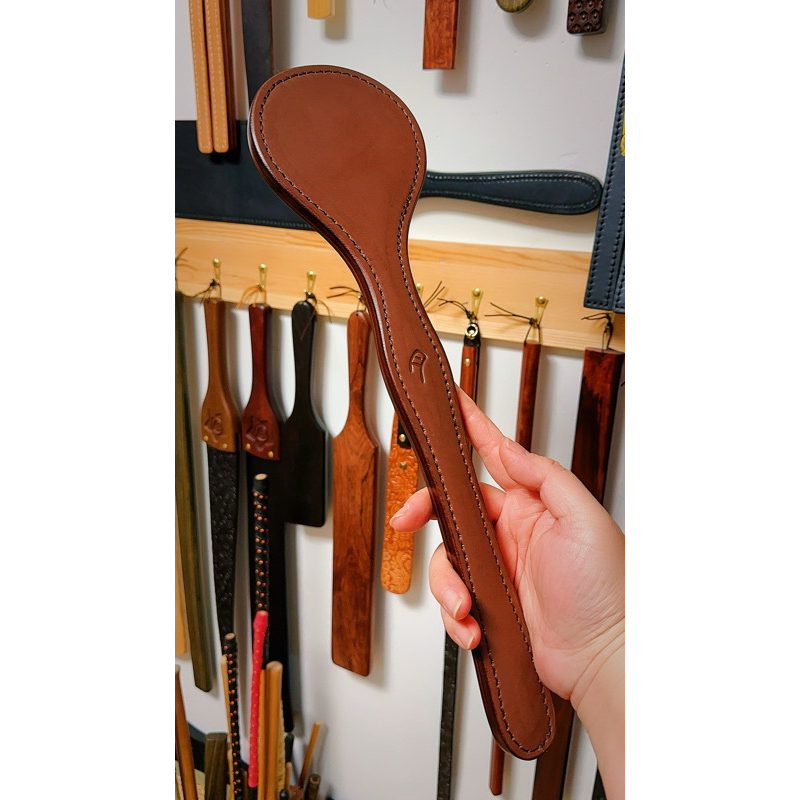 【KKsp道具雜貨店】*牛筋皮顛肉勺* 牛筋皮皮拍 Spanking 打屁股 懲罰 家法 規矩 戒尺 大小臀適用 訓誡