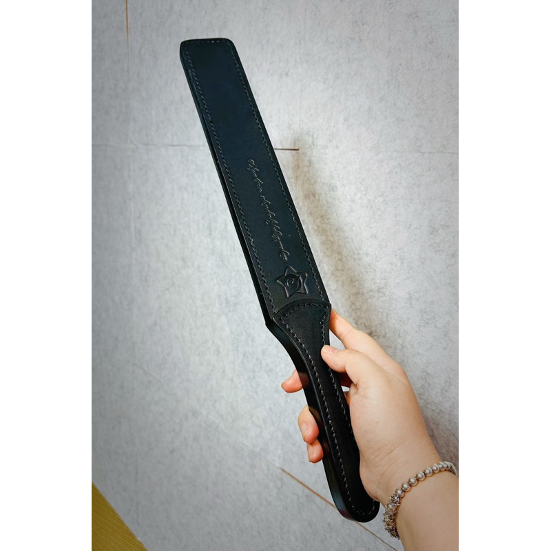 【KKsp道具雜貨店】*雙層皮製50cm長直拍*牛筋皮拍 打屁股 spanking 懲戒 處罰 修理 嚴懲 punish