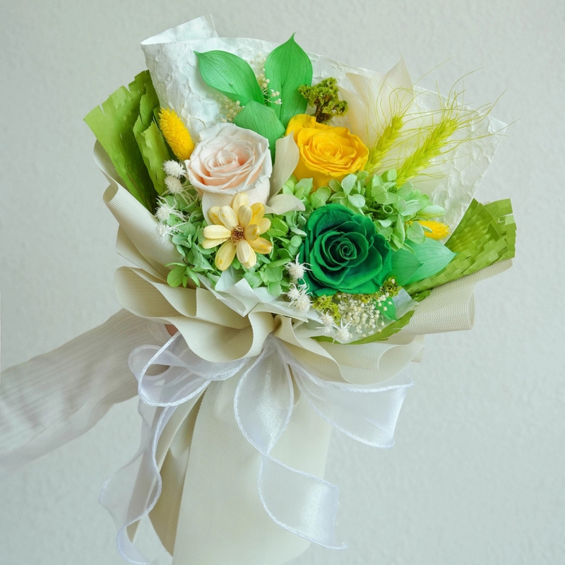 台灣現貨【永生花束成品】永生玫瑰繡球搭香皂花 多尺寸 畢業生日告白送禮 畢業花束 謝師禮物 生日禮物