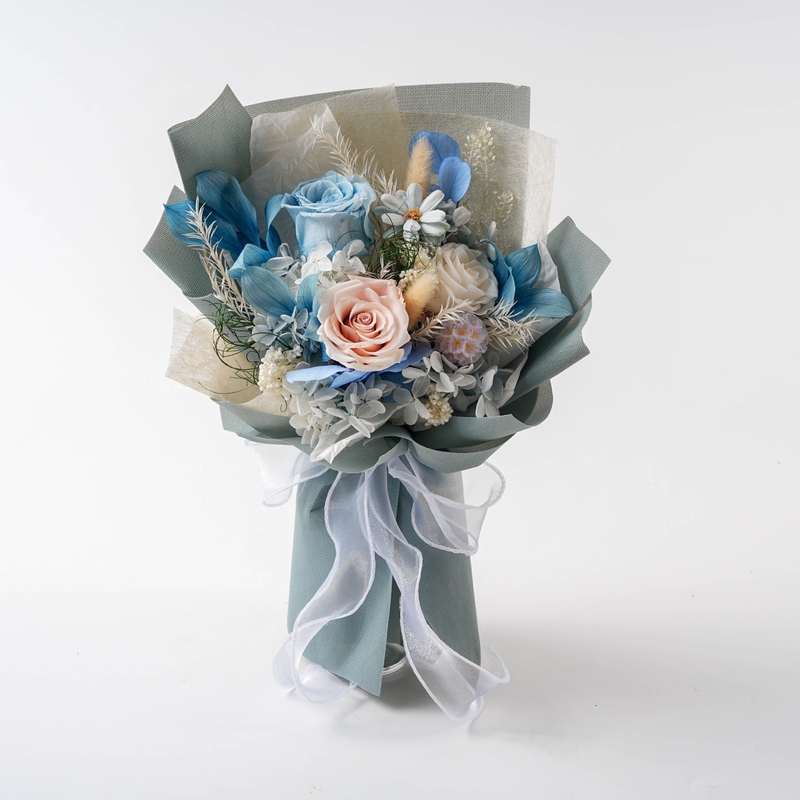 台灣現貨【永生花束成品】永生玫瑰繡球搭香皂花 多尺寸 畢業生日告白送禮 畢業花束 謝師禮物 生日禮物