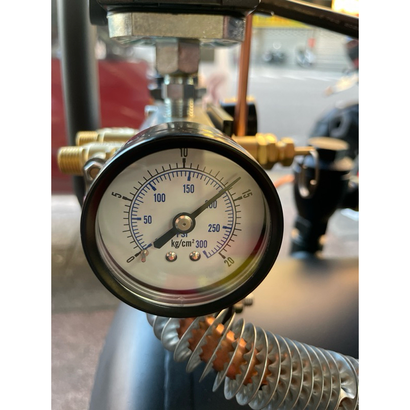 王者之風5HP 70L二段高壓14KG 雙氣缸 油式空壓機單相220V木工噴漆汽修美容打蠟 勝 風霸風王風神 商品圖片 2