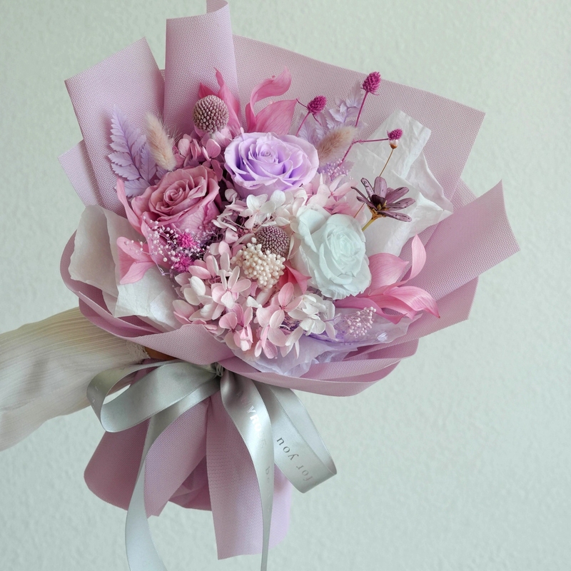 台灣現貨【永生花束成品】永生玫瑰繡球搭香皂花 多尺寸 畢業生日告白送禮 畢業花束 謝師禮物 生日禮物