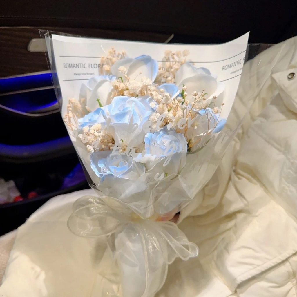 9朵 | 碎冰藍花束,純花束（無提袋／無燈串）
