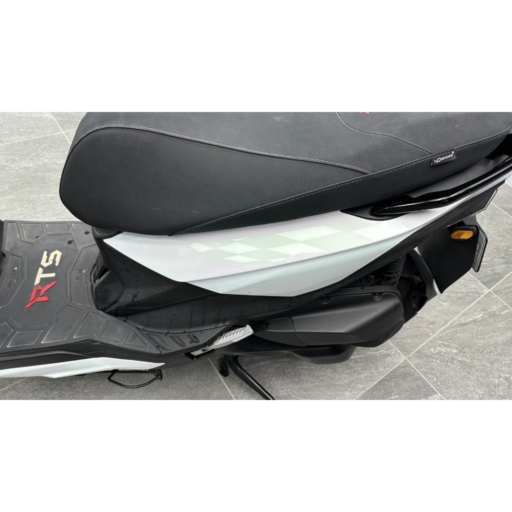 KYMCO RTS 165 專用犀牛皮貼膜 附完整施工配件組 免裁剪 撕下來直接貼 抗刮 好清潔不怕髒 商品圖片 3