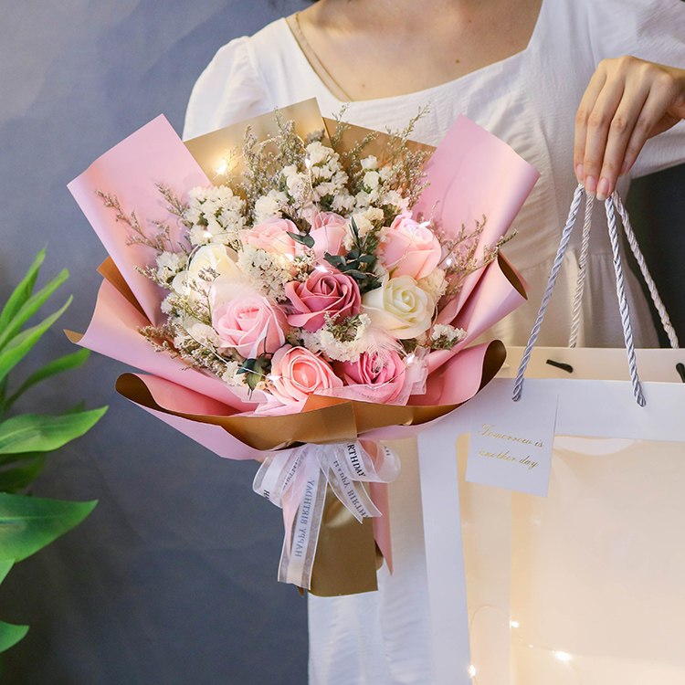 9 朵｜粉玫瑰＋勿忘我,純花束（無提袋／無燈串）