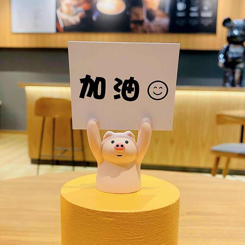 台灣現貨【小動物舉牌名片夾擺件】勵志療癒桌面小物 夾名片便條小卡 櫃檯收銀台車內擺飾