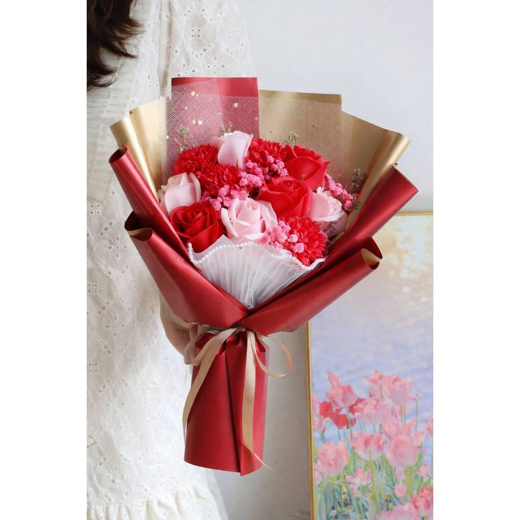 35cm康乃馨+玫瑰花束（紅色包裝）,純花束（無提袋／無燈串）