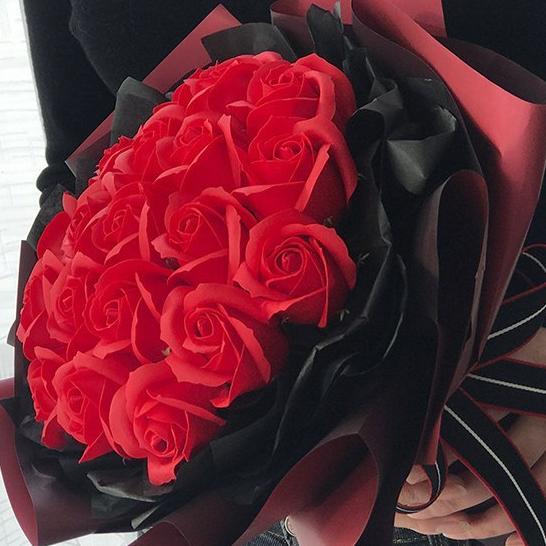 台灣現貨【紅玫瑰花束】30cm19朵酒紅包裝浪漫告白花禮 情人節生日驚喜送禮 櫥窗提袋燈串可選 拍照打卡桌面擺飾