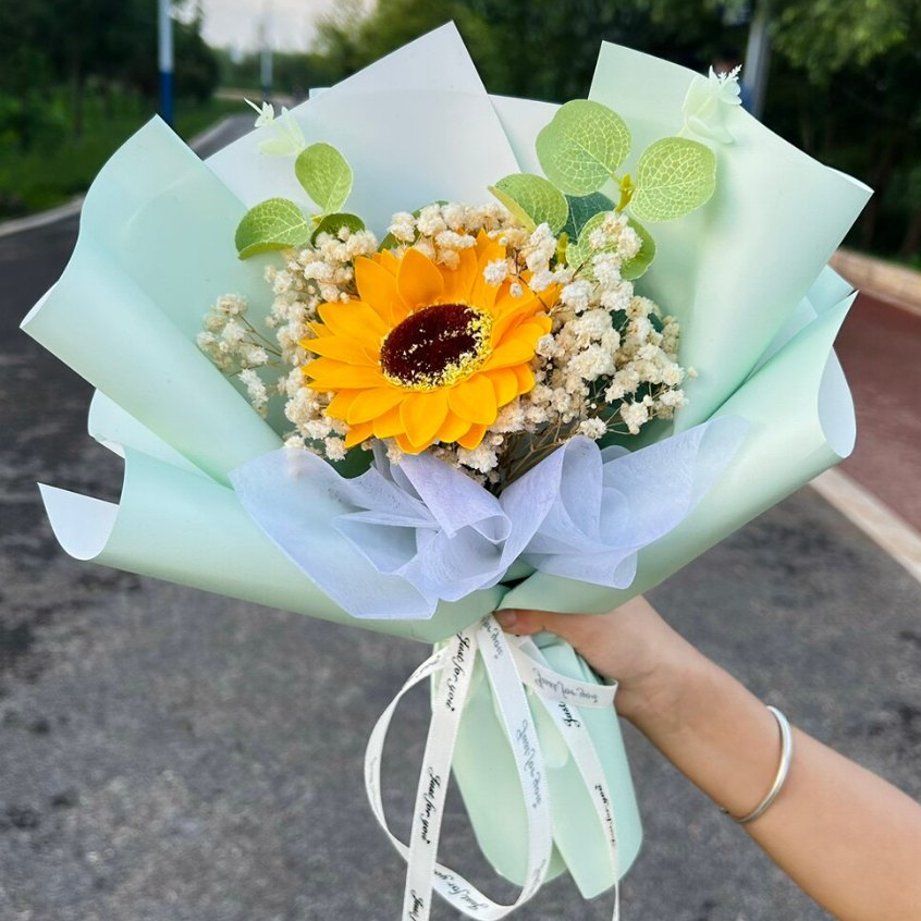 台灣現貨【單支向日葵花束】25cm綠色清新系祝福花禮 畢業季生日送禮 透明提袋燈串可選 拍照打卡桌面擺飾