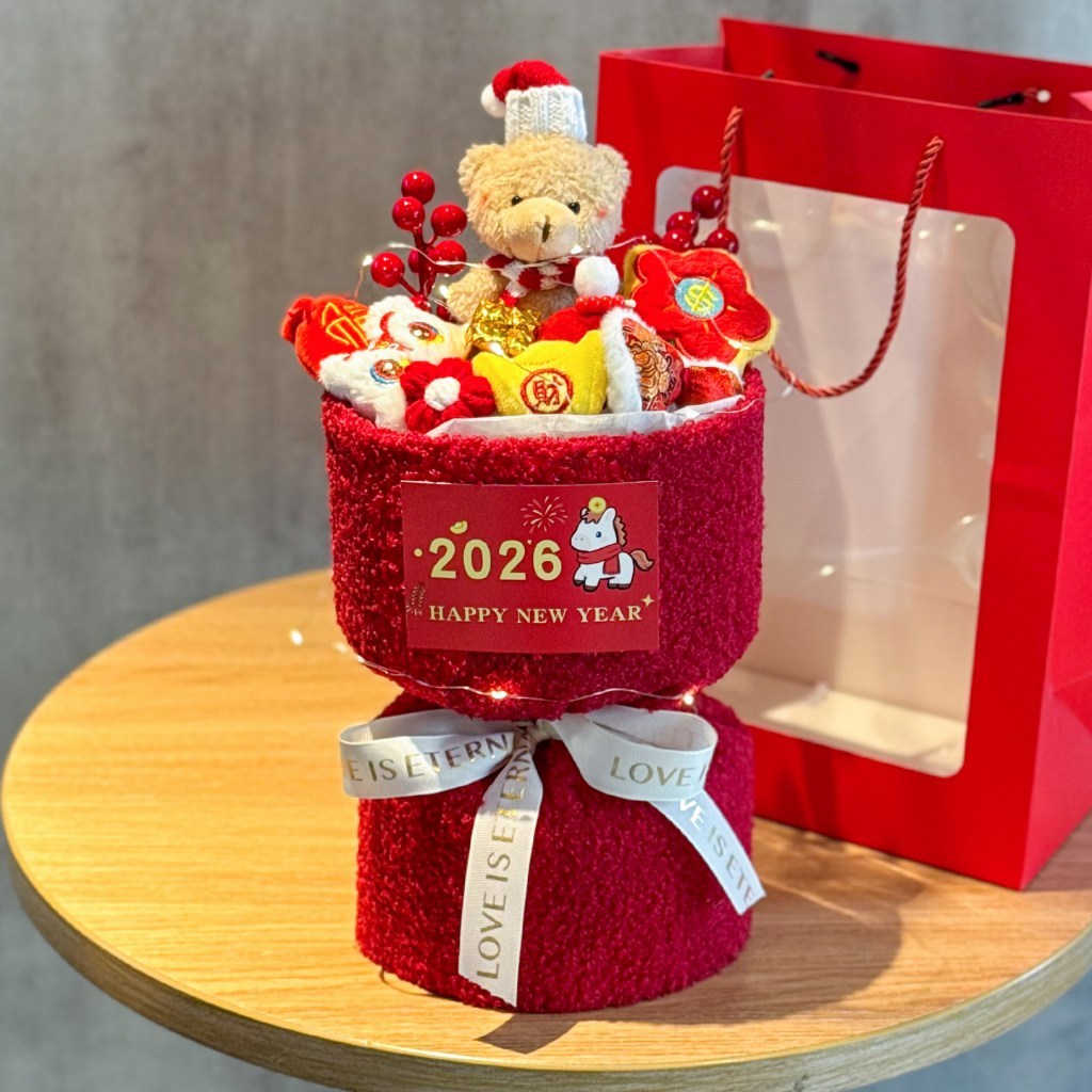 台灣現貨【新年開運花禮】小熊桌上花束喜氣紅系 交換禮物店面佈置 提袋與燈串款