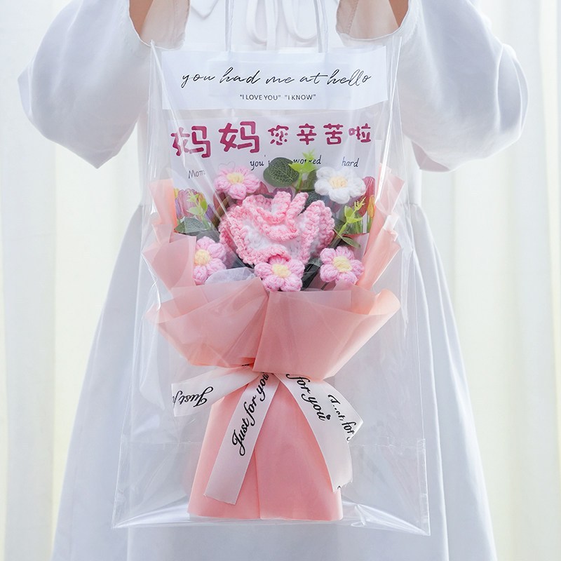 台灣現貨【康乃馨雛菊花束】25cm針織康乃馨雛菊 母親節花束 母親節禮物 媽媽辛苦了 你陪我長大 我陪你到老 櫥窗提袋