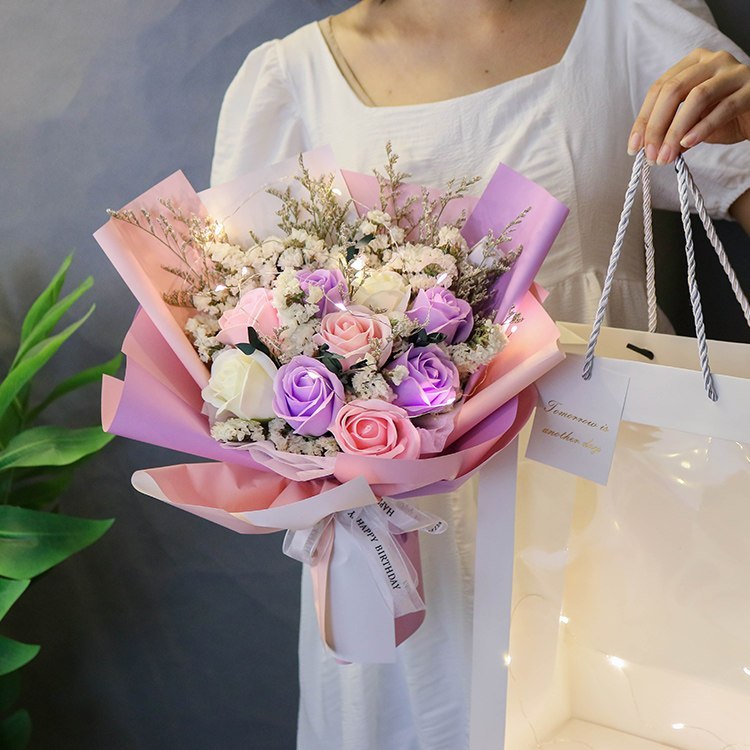 9 朵｜紫玫瑰＋勿忘我,純花束（無提袋／無燈串）
