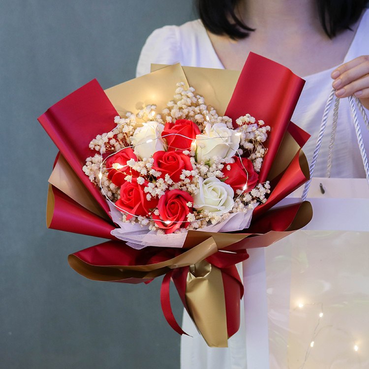 30cm玫瑰滿天星花束（紅色）,純花束（無提袋／無燈串）