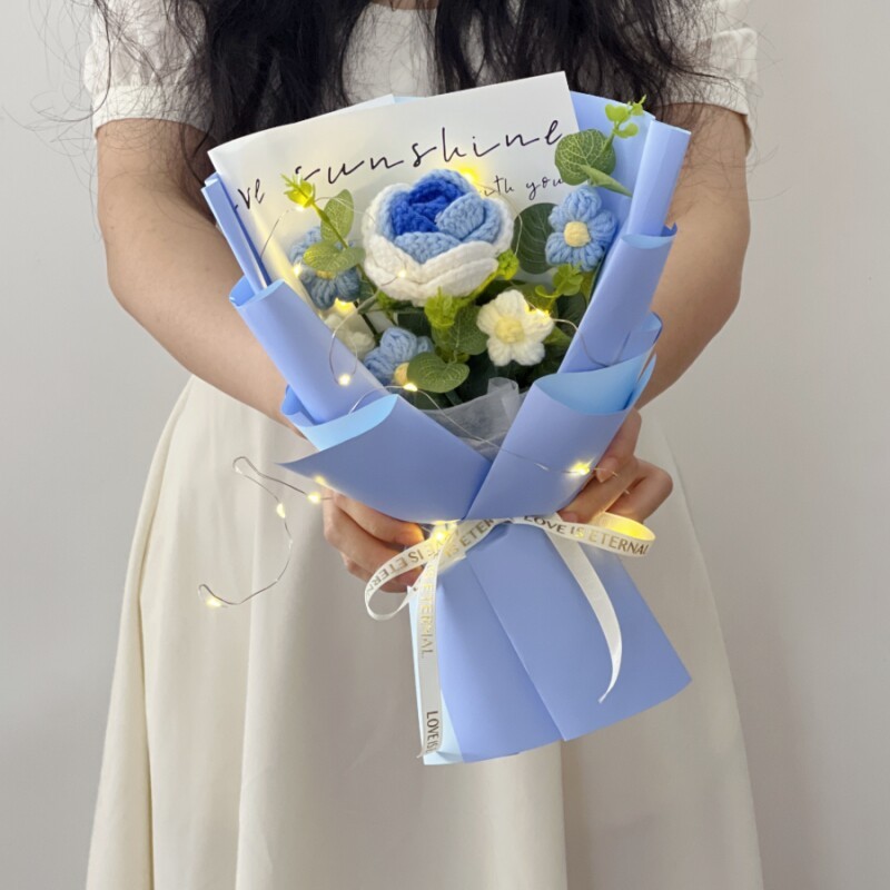 台灣現貨【35cm單朵針織花束】玫瑰雛菊向日葵雛菊英文藍包裝 針織花束, 單朵玫瑰花束, 向日葵花束, 雛菊花束