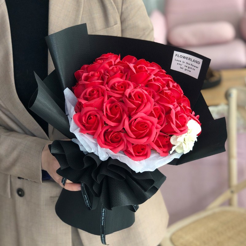33 朵｜紅玫瑰(黑色包裝),純花束（無提袋／無燈串）