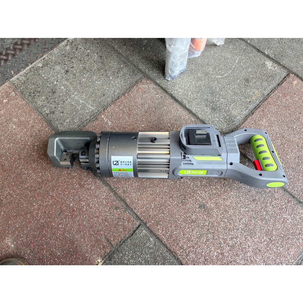 台北工具42伏特5分6分手提式電動油壓剪 鋼筋剪 鋼筋切斷機 商品圖片 2