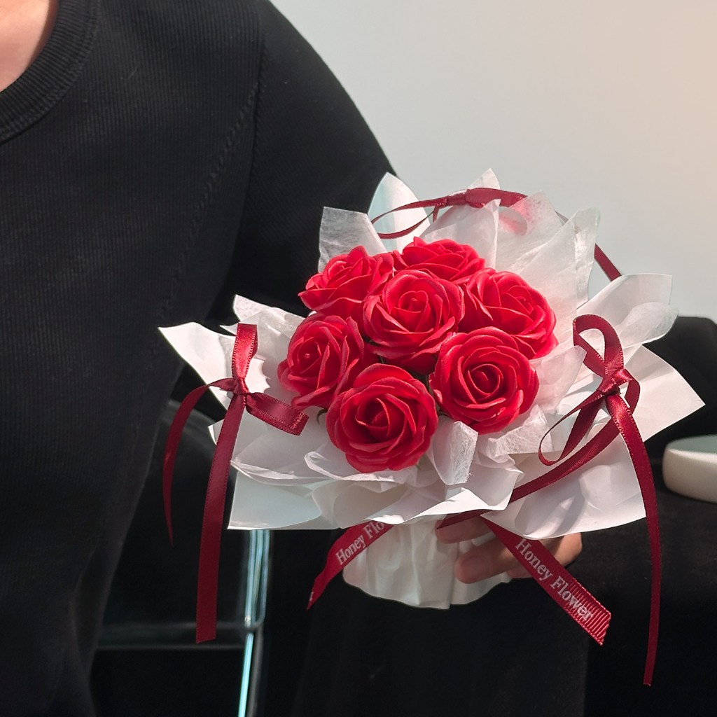 15cm7朵小玫瑰捧花（大紅色）,純花束（無提袋／無燈串）