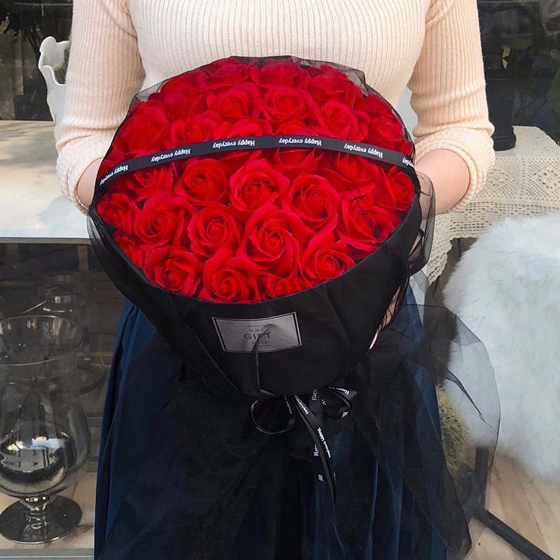 33 朵｜紅玫瑰(網紗黑色包裝),純花束（無提袋／無燈串）