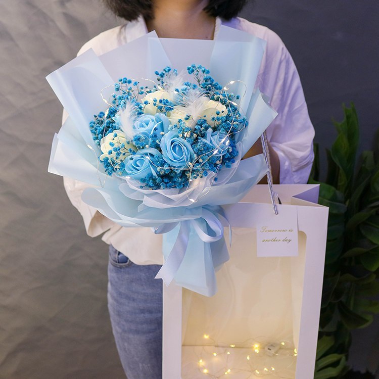 9 朵｜藍玫瑰＋藍滿天星,純花束（無提袋／無燈串）
