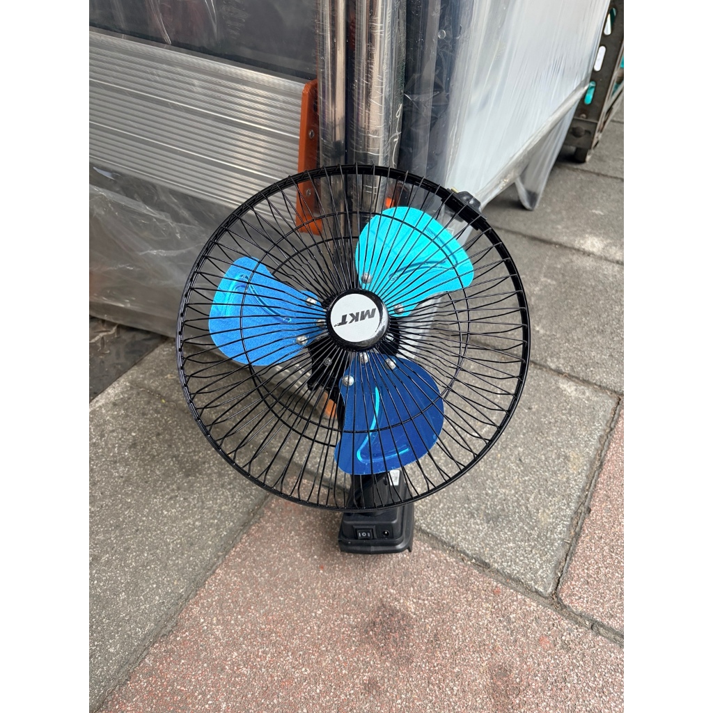 隔日到貨MKT格萊11吋可擺頭鐵葉風扇 通用牧田接口風扇 單主機 辦公室 工作 旅行用 露營 自動擺頭 循環風扇 商品圖片 3