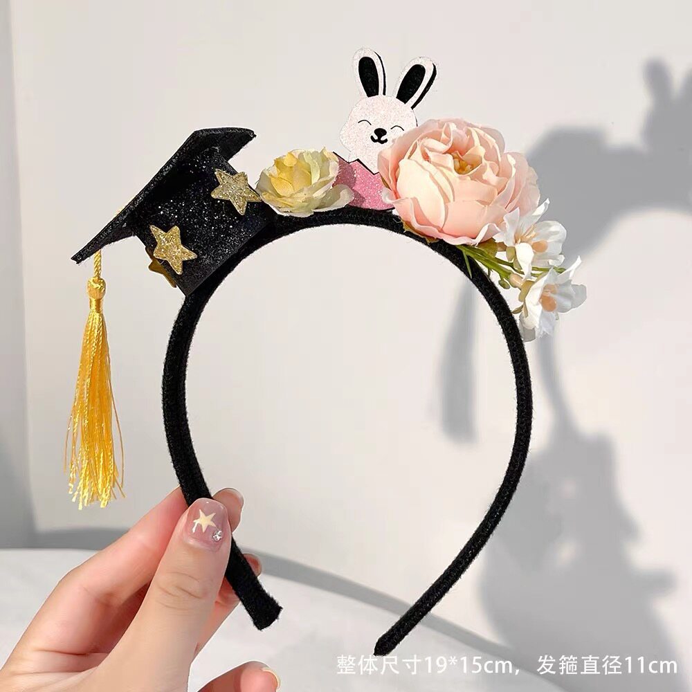 台灣現貨【畢業發箍】11cm兔兔花朵博士帽英文拉花學士帽頭飾 畢業季拍照打卡 典禮合照 派對造型 送禮加分
